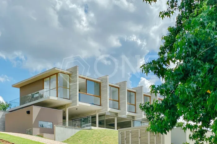 Casa Aroeira, projetada em parceria com o escritório de arquitetura FGMF