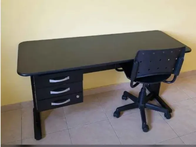 ? Mesa de escritório + cadeira giratória