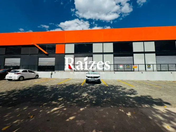 Loja para Alugar na Rondon Pacheco | Fachada em Vidro, Portas Automatizadas, Pé-Direito Du