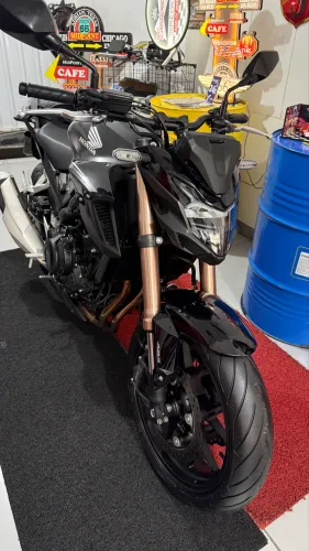 CB500 F 2023 só 11 Mil km Maravilhosa