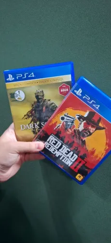 Jogos de PS4 mídia física Red Dead Redemption 2 e Darksouls 3