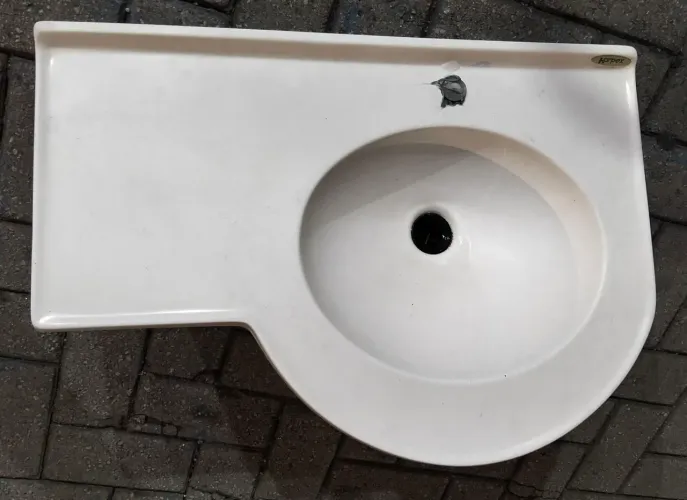 Pia Lavatório de Banheiro em Mármore Sintético - Modelo Curvo (Compacta)
