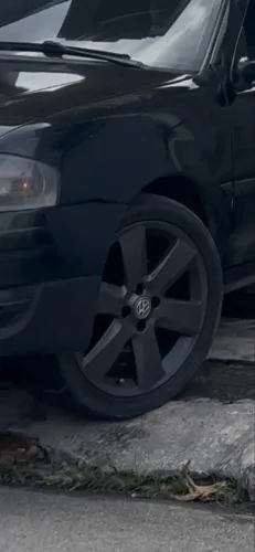 Jogo de rodas VW aro 17 com 2 pneus 75%