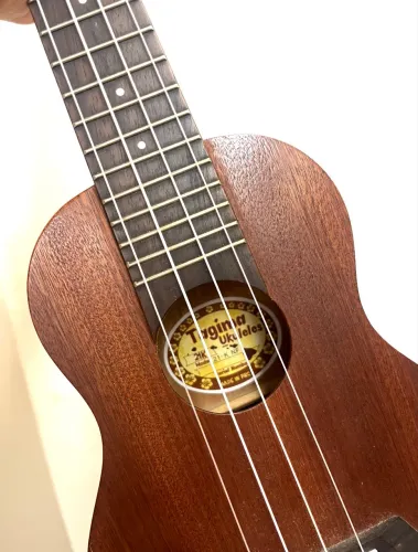 Ukulele soprano tagima seminovo