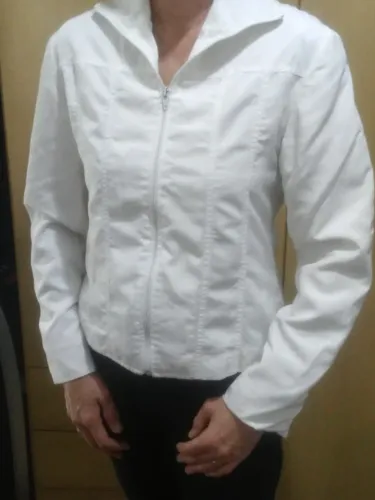 vendo, jaqueta M , branca , semi nova