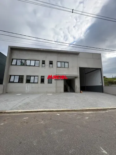 Excelente galpão comercial para locação no Condomínio Empresarial Multiplus 2, em Jacareí.