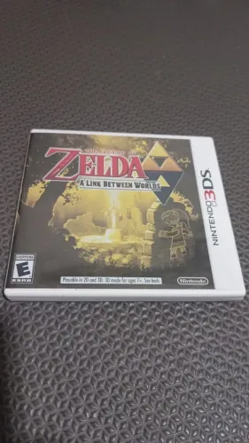 The Legend of Zelda: A Link Between Worlds - Nintendo 3DS Original