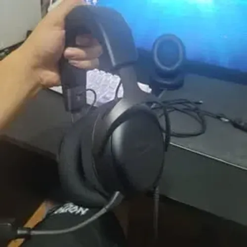 HyperX Cloud III - Excelente estado + almofada extra de tecido (Sem Caixa)