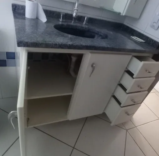 Armário de banheiro