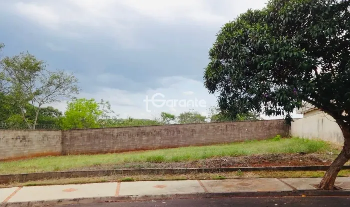 Lote Exclusivo de 597m² no Spazio Verde - Zona Sul: Lazer Completo e Aceita Permuta