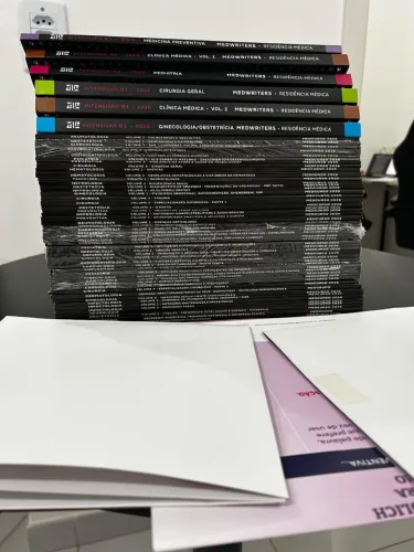 Apostilas novas, no plástico - Medcurso 2026 + Intensivão 2026