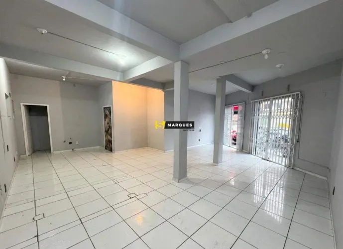 Sala comercial com 80m² para alugar na Rua Albano Schmid, bairro Iririrú - Joinville/SC