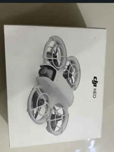 Drone DJI Neo 4k Com IA e Quickshots Standard BR DJI050 Cinza LACRADO 