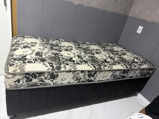 Cama solteiro Semi Nova