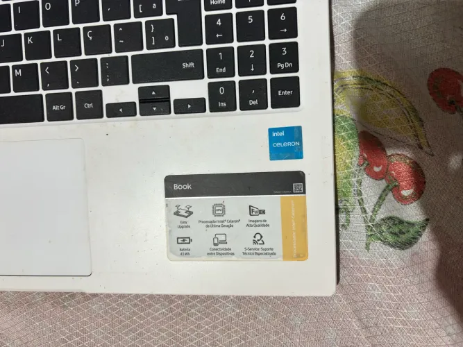Notebook Samsung com tela Full HD 
