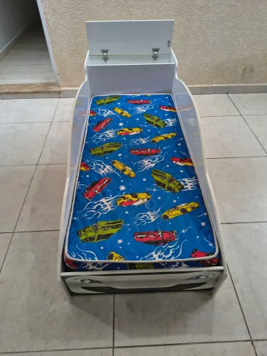 Cama infantil estado de nova, acompanha colchão! !!!