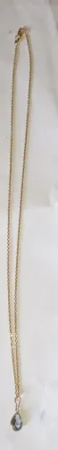 Cordão feminino.