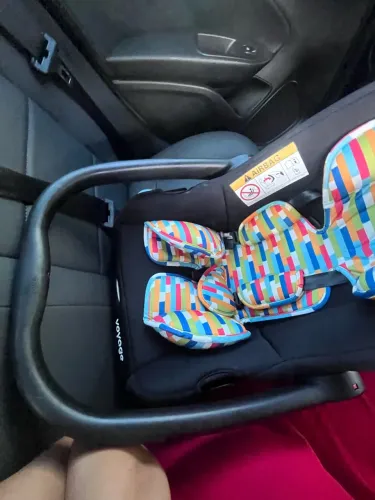 Bebê conforto de três pontos novo
