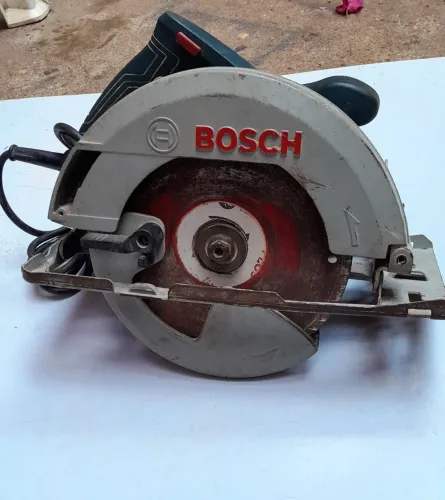Vende-se SERRA CIRCULAR Bosch Professional GKS 1500W