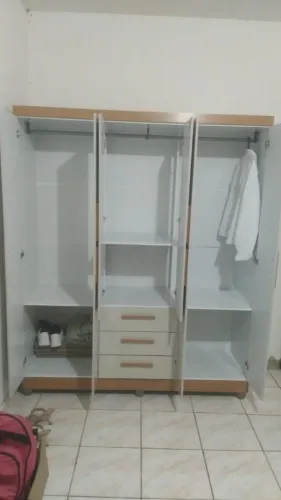 Guarda roupa comoda e cama solteiro