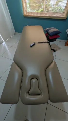 Vende- se maca p fisioterapia e áreas afins