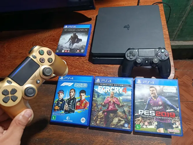 Ps4 com 2 controles originais e 18 jogos aceito cartão