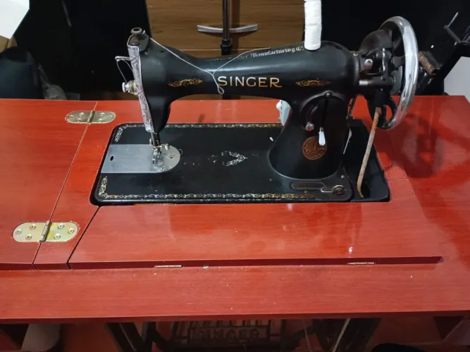 Maquina de costura singer Elétrica