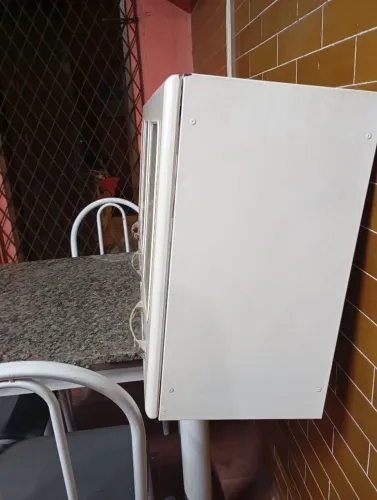 Vendo armário de cozinha e mesa