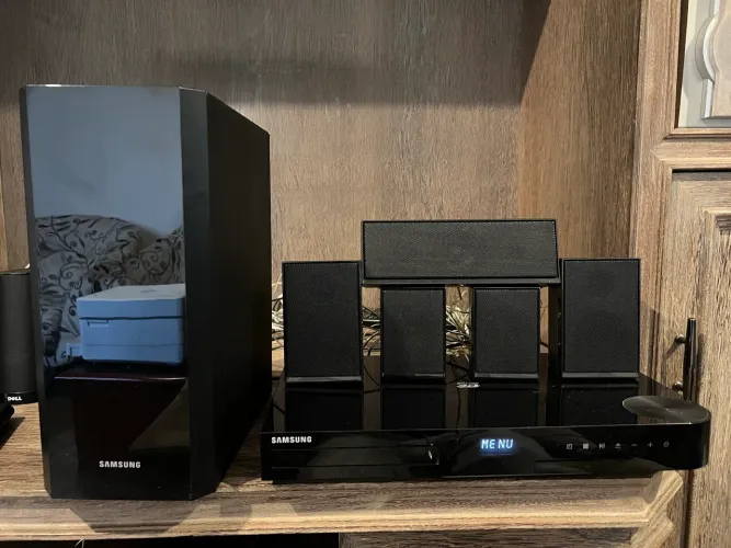 Home Theater Samsung 3D Blu-ray 1000W RMS - Modelo HT-F5505K (Bivolt)