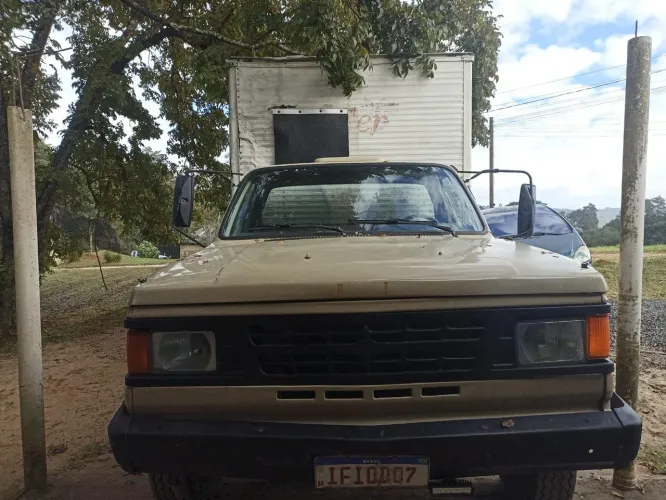 VENDO D40 1986 LINDA E BARATA