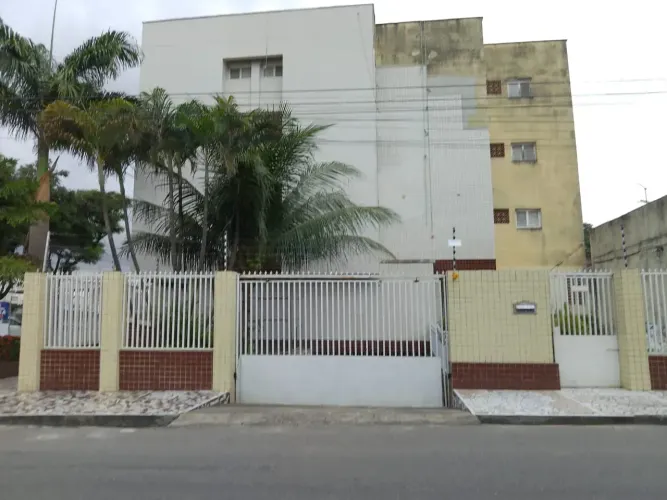 Apartamento com 85m2, 03 quartos, sala com varanda, 01 vaga de garagem.