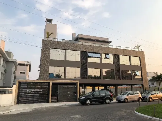 Studio mobiliado com piscina em área nobre nos Ingleses - mensal até dezembro