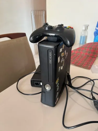 Xbox 360 Slim Destravado RGH + GTA V Instalado + Controle e Pen Drive 16GB
