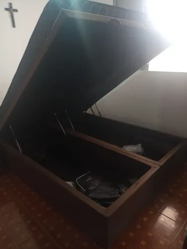Cama box baú casal, mesa 6 lugares e cadeiras recepção