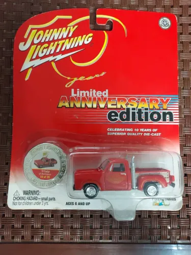 Miniatura 1:64 Johnny lightning edição limitada 10 anos