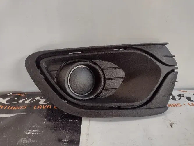 Tampa farol de milha sandero logan 2015/2019 direita