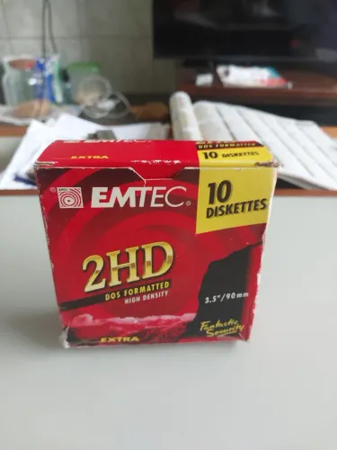 CAIXA COM 9 DISKETTES EMTEC 2 HD. 
