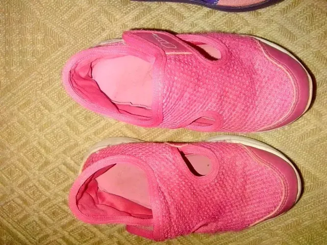 2 PARES DE SAPATOS INFANTIS n°27.