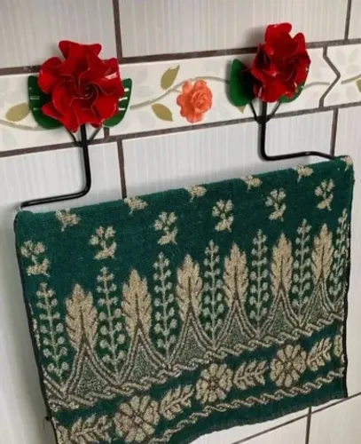 Toalheiro com rosas 