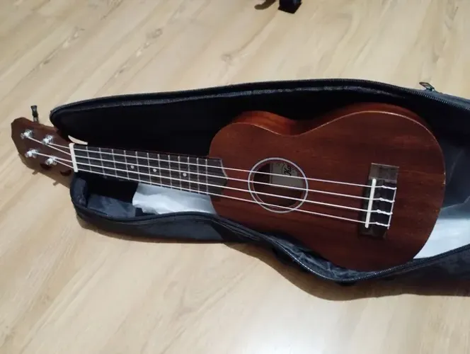 Ukulele em ótimo estado c case