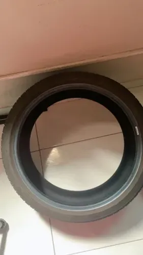 Vendo pneu nunca usado