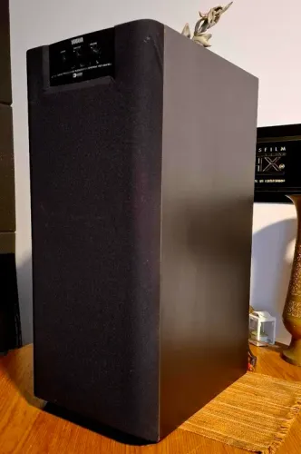 SUBWOOFER YAMAHA YST SW150 120w 2x8"drivers 20Hz .