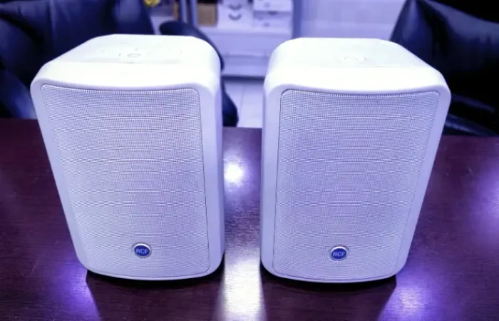 PAR DE CAIXAS MONITOR RCF