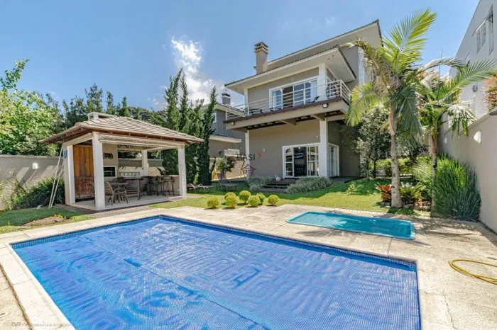 Casa com Piscina à Venda no Condominio Le Parc, 4 suites
