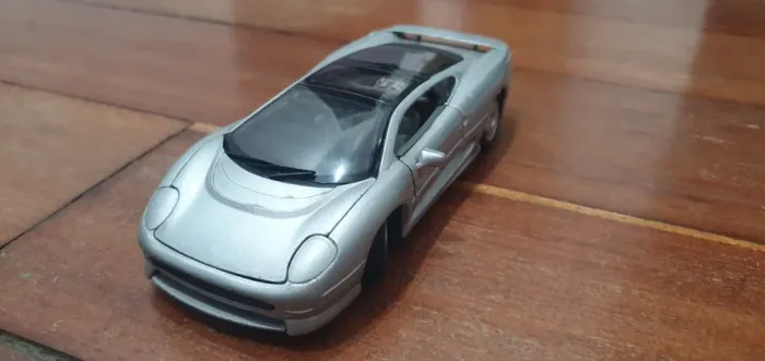 Jaguar Xj220 - Maisto 1/24