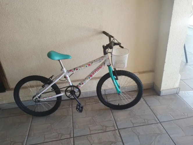 Vende-se bicicleta semi nova R$500.00 somente dinheiro !