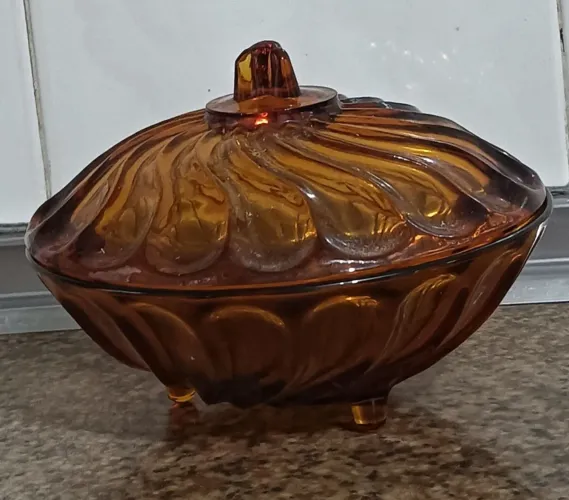 Antiga Bomboniere *Anos 70 * Nadir  Figueiredo  Cor âmbar Desenho Alto Relevo 17 x 10cm 