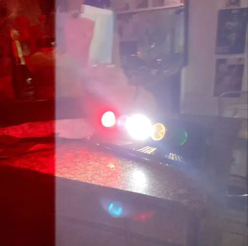 Jogo de luz colorido com luz de strobo