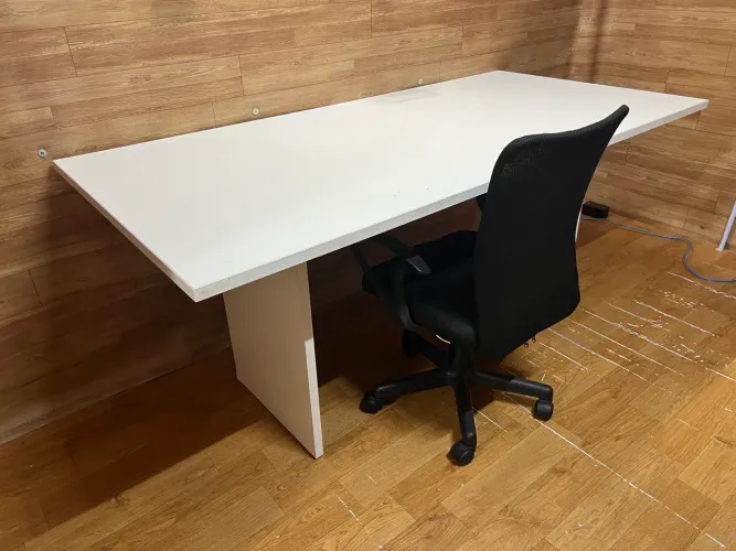 Mesa de Escritório Ampla e Moderna TOCSTOCK - 1,75m x 0,85m