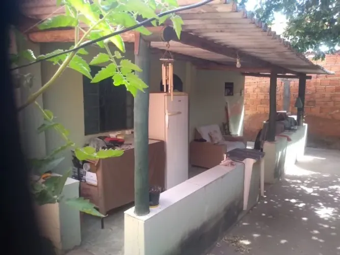 CASA - 02 Quartos, Sala, Cozinha, Banheiro, Varanda e Garagem!